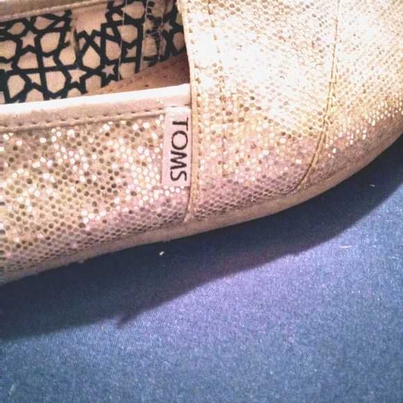 Toms silver sparkle women's size W 7 slip in flats - Picture 2 of 7
